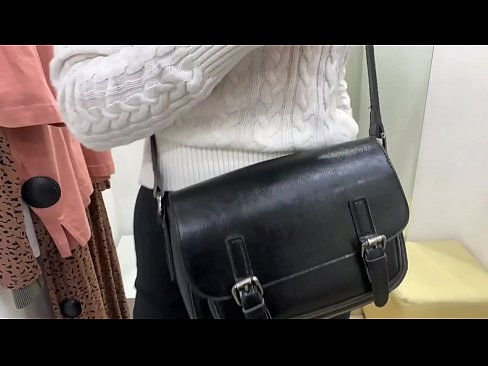 ❤️ Публичная мастурбация молоденькой сучки ФералБерри с дилдо в примерочной Качественный секс на нашем сайте ❌